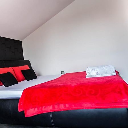Guest House Vila Salute Ni Eksteriør bilde